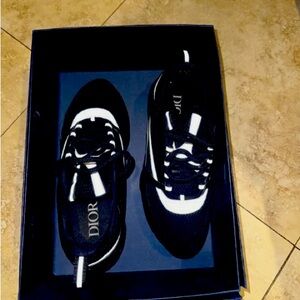 Dior b22 come get them I don’t like them no more I use them 2 times